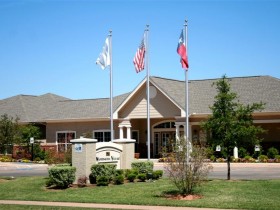 Clubhouse and Entrance