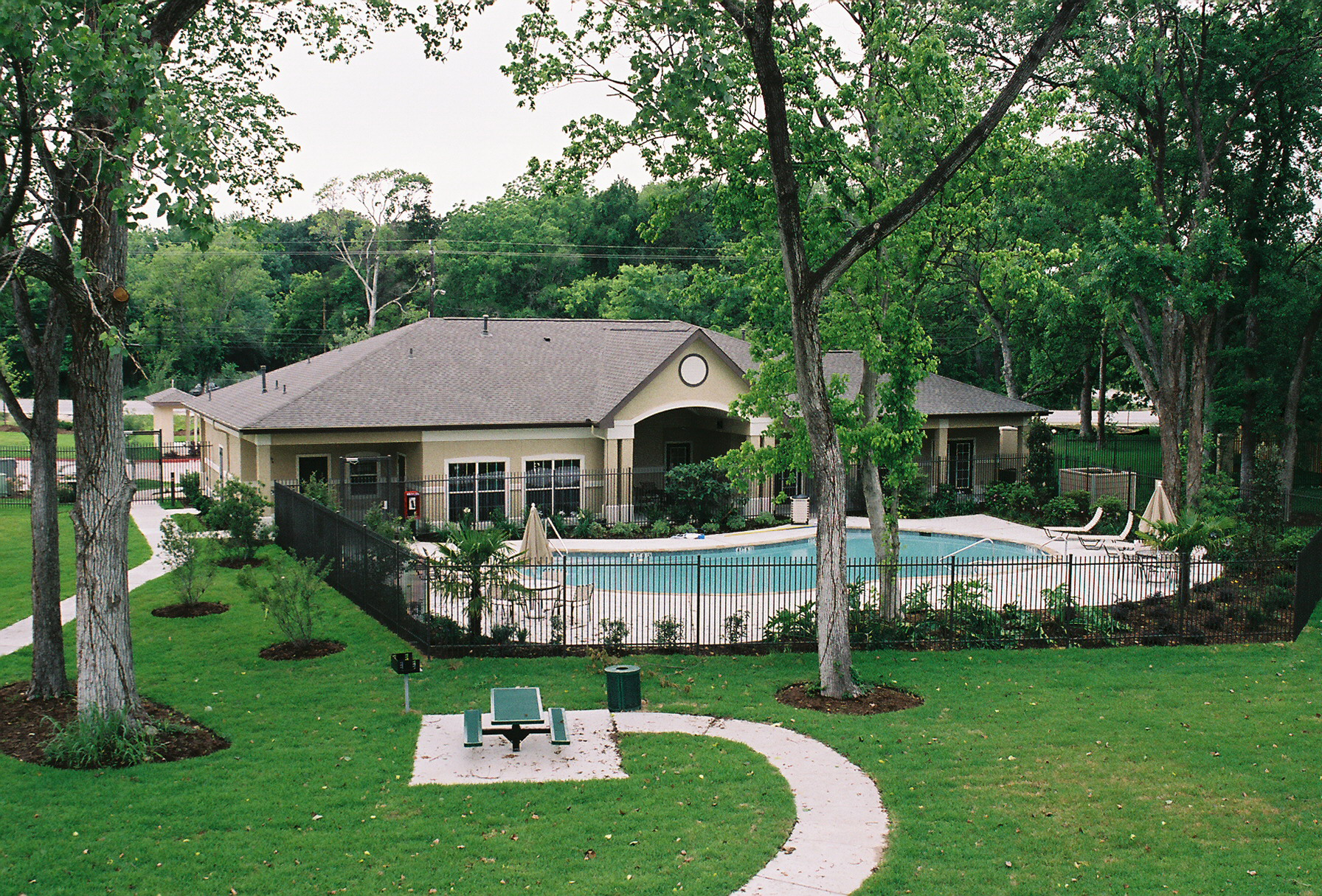 Redwood-Heights-Clubhouse-Pool